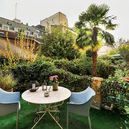Maison 1850 Paris 18 Chambre G avec terrasse et parking en option-2